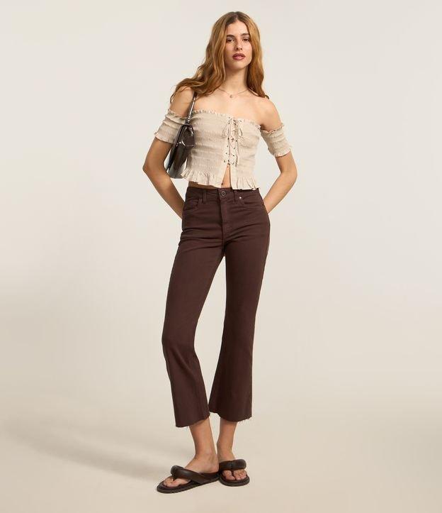 Calça Flare Cropped em Jeans com Barra Cortada - 2
