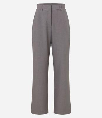 Calça Reta em Alfaiataria com Ganchinho no Cós