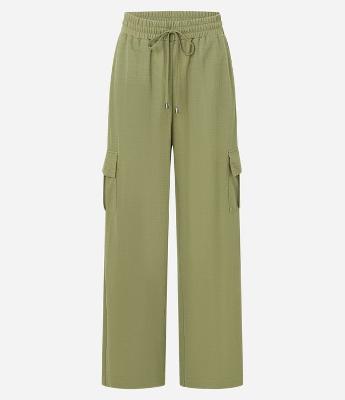 Calça Fluída em Malha Orly com Bolsos Laterais