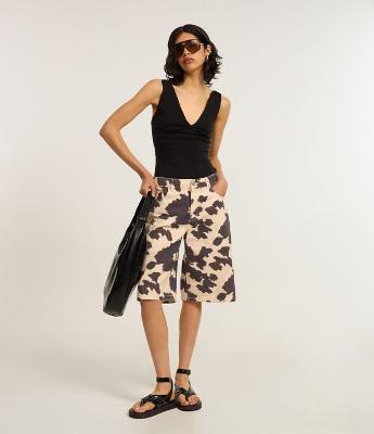 Bermuda Jorts em Sarja Estampada Animal Print Vaca