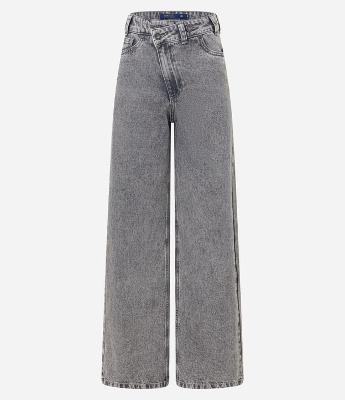 Calça Wide Leg em Jeans com Fechamento Deslocado