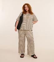 Calça Pantacourt com Efeito Crochê e Listras Curve & Plus Size - 2