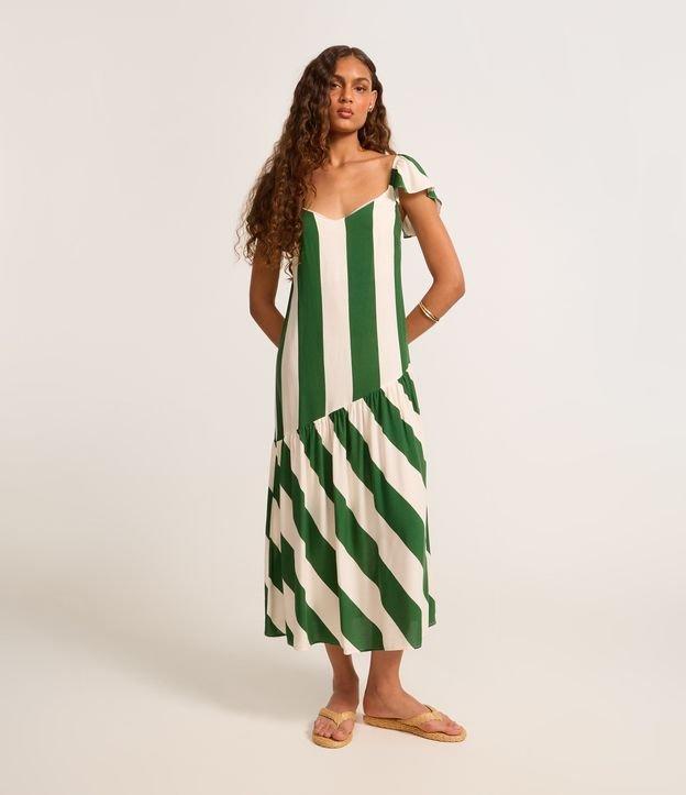 Vestido Longo em Chalis com Estampa Listrada e Babado Assimétrico - 2
