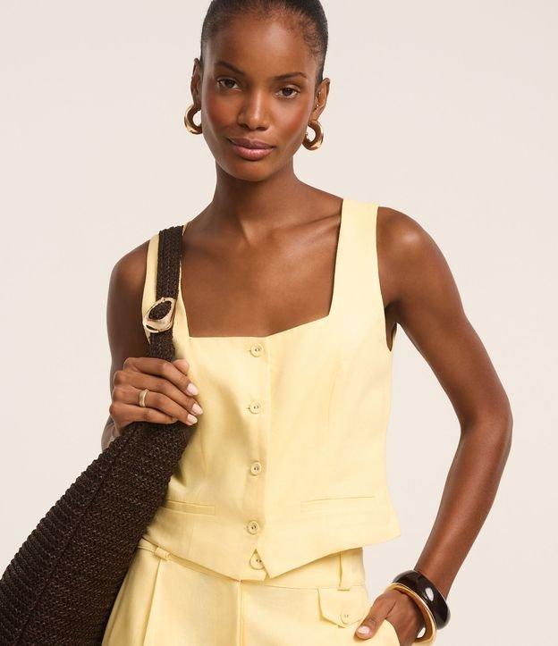 Blusa em Viscolinho com Decote Quadrado e Alça Larga - 2