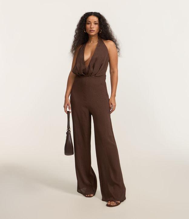 Macacão Pantalona em Cetim Texturizado com Aviamento nas Costas - 2