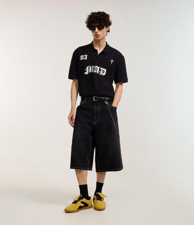 Bermuda Super Baggy em Jeans com Bolsos Grandes e Corrente - 2