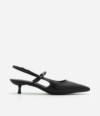 Sapato Scarpin Slingback com Tiras e Fivela