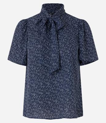 Blusa em Chiffon com Gola Laço e Estampa Geométrica