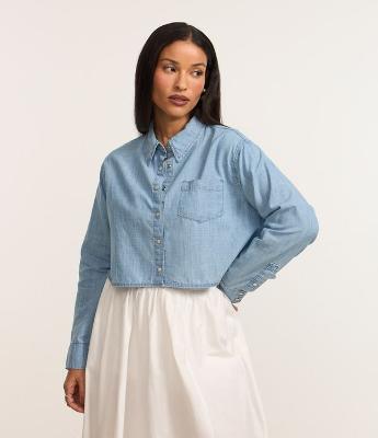 Camisa Cropped em Jeans com Bolso Frontal