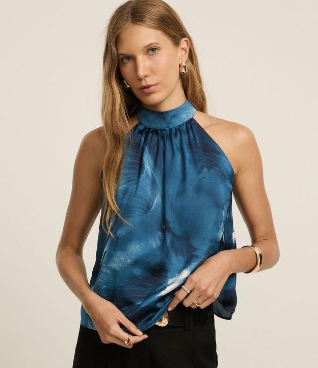 Blusa em Cetim com Gola Alta e Estampa de Manchas - 2