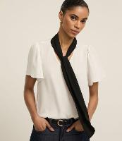 Blusa em Chiffon com Gola Laço Contrastante - 2