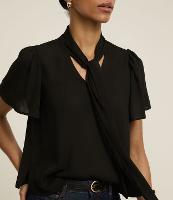 Blusa em Chiffon com Gola Laço e Manga Bufante - 2