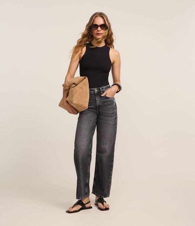 Calça Reta Cropped em Jeans com Leve Desgaste - 2