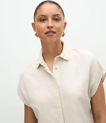 Blusa em Viscolinho com Colarinho na Gola e Sem Cava