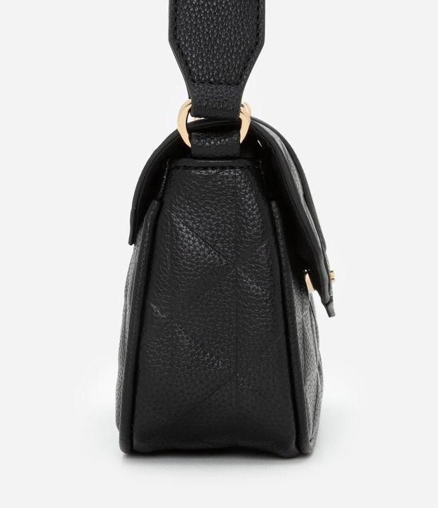 Bolsa Transversal Média com Tampa e Textura Embossed - 1