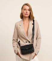 Bolsa Transversal Média com Tampa e Textura Embossed - 3