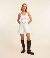 Bermuda em Jeans com Ilhós e Amarração no Cós - 2