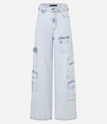 Calça Wide Leg em Jeans com Bolsos Cargo