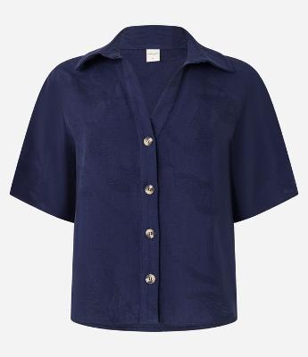 Camisa em Viscose com Textura Floral de Jacquard