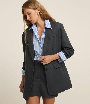 Blazer com Linho e Abotoamento Simples e Lapelas