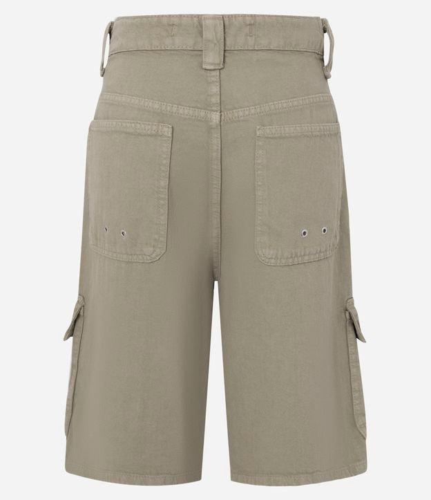 Bermuda Baggy em Sarja com Bolso Cargo e Detalhes de Ilhós - 3