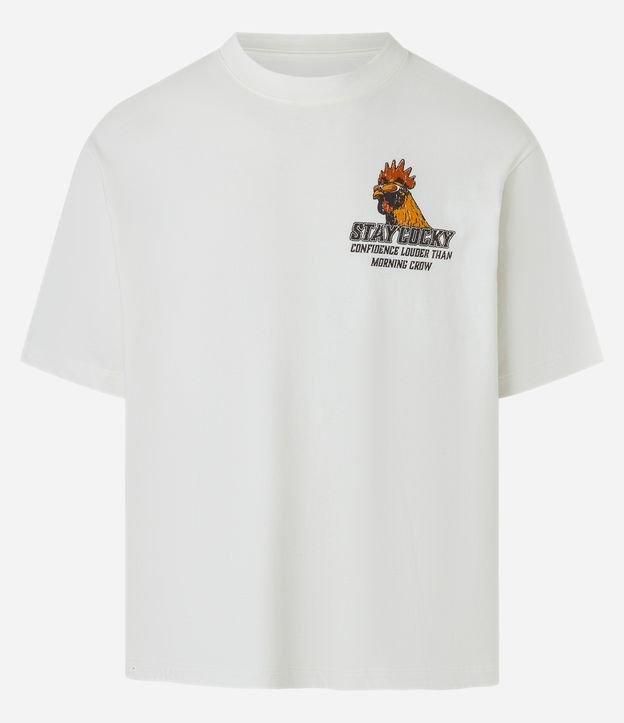 Camiseta Boxy em Algodão com Galo de Tênis Estampado e Lettering Stay Cocky - 1
