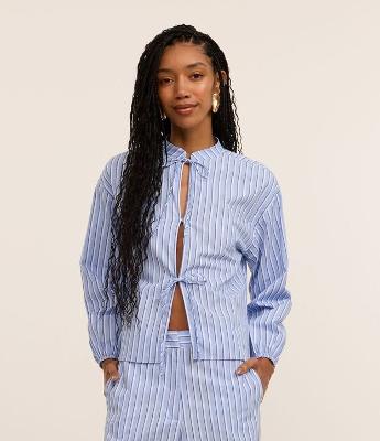 Camisa em Tricoline com Amarração Frontal e Estampa Listrada