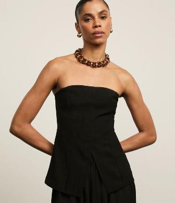 Blusa Tomara que Caia Alfaiatada com Fenda