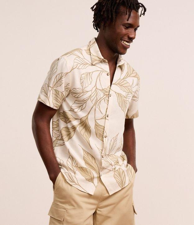 Camisa Regular em Algodão com Estampa de Folhagens - 2