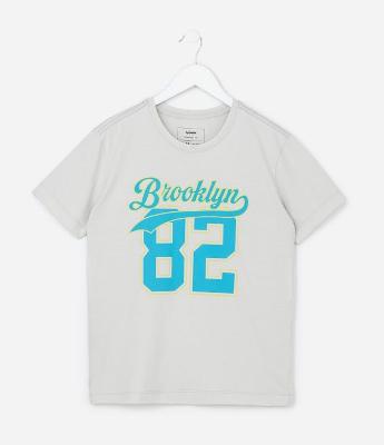 Camiseta Infantil com Lettering Brooklyn 82 - Tam 5 a 14 Anos