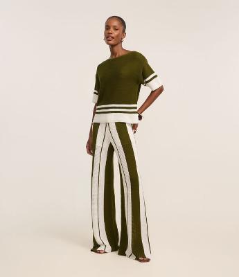 Calça Evasê em Tricô com Ponto Aberto e Listras Bicolor