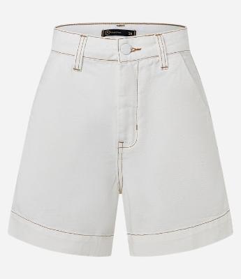 Short Mom Alfaiataria em Sarja com Botão Forrado e Costuras Contrastantes