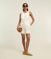 Short Mom Alfaiataria em Sarja com Botão Forrado e Costuras Contrastantes - 2