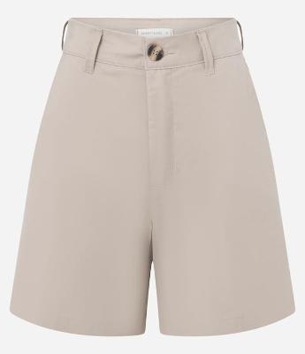 Bermuda Alfaiatada Cintura Média em Sarja com Bolsos