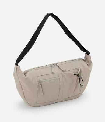 Bolsa Hobo com Alças Ajustáveis e Bolsos