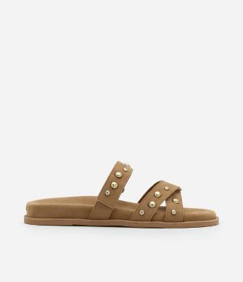 Sandália Rasteira com Efeito Camurça e Tiras com Velcro e Esferas