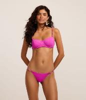 Biquíni Calcinha String com Efeito Empina Bumbum e Aviamentos Laterais - 1