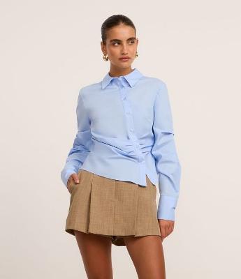 Camisa em Tricoline Assimétrica com Pregas