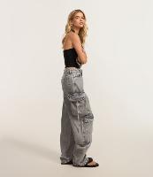 Calça Baggy em Jeans com Bolsos Cargo e Fitilhos - 1