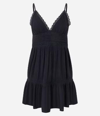 Vestido Texturizado com Detalhes em Renda