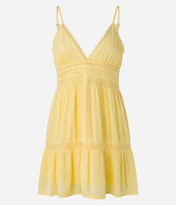 Vestido Texturizado com Detalhes em Renda