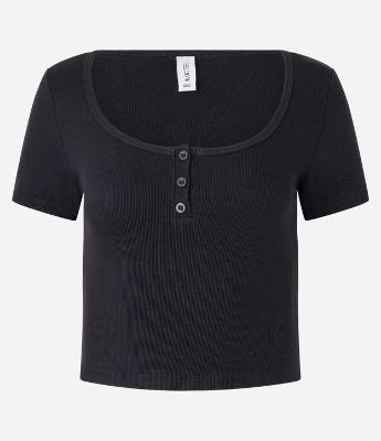 Blusa em Ribana com Botões no Decote