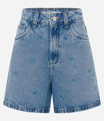 Short Mom em Jeans com Bordado de Conchinhas