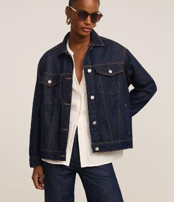 Jaqueta Trucker Ampla em Jeans com Bolsos