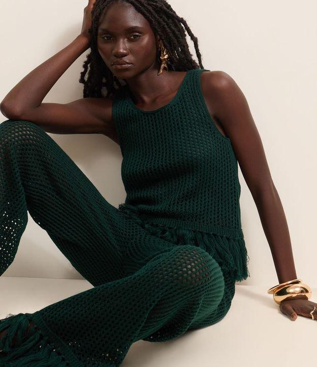 Blusa Regata Cropped em Tricô com Franjas na Barra - 3