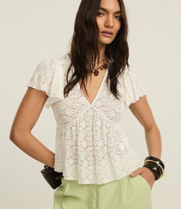 Blusa em Renda com Manga Bufante e Barra Franzida - 2
