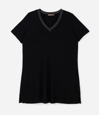 Vestido Curto em Viscocrepe com Gola de Retilinea  Curve & Plus Size