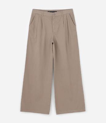 Calça Mega Baggy em Sarja com Pregas e Bolso Faca