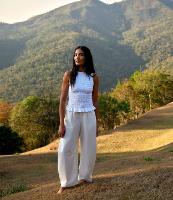 Calça Barrel em Sarja com Pregas e Bolsos - 2