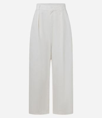 Calça Barrel em Sarja com Pregas e Bolsos